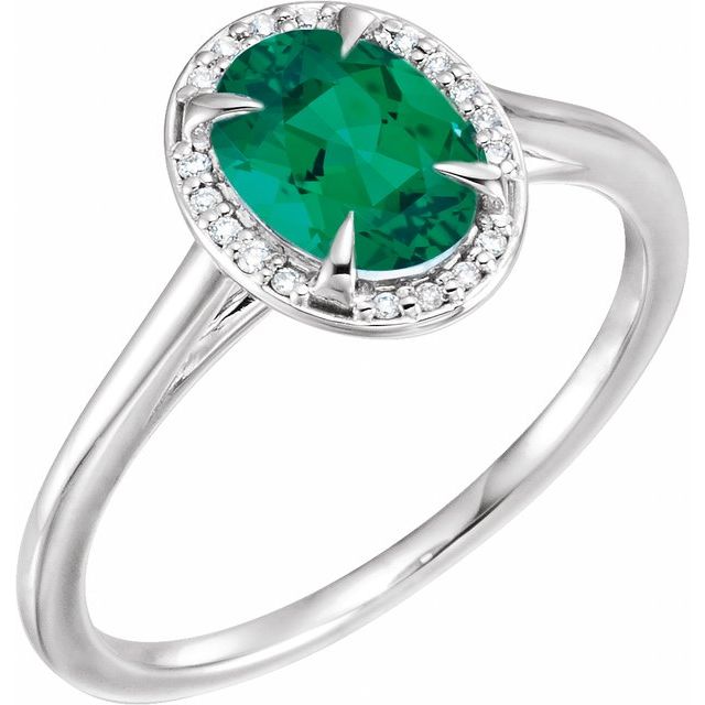 Bague en or 14 carats sertie d'une émeraude de laboratoire blanche de 8 x 6 mm et de diamants naturels (0,04 carat au total).