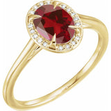 Bague en or jaune 14 carats avec grenat naturel du Mozambique (8 x 6 mm) et diamants naturels (0,04 carat au total).