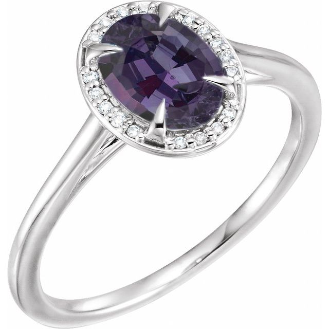 Bague en or 14 carats avec alexandrite de laboratoire blanche 8x6 mm et diamants naturels (0,04 carat au total).