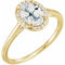 Bague en or jaune 14 carats avec topaze blanche ovale 8x6 mm et diamants (0,05 carat au total).