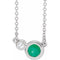Collier en platine, émeraude naturelle et diamants naturels (0,02 carat au total), 40 cm (16 pouces).