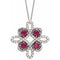 Collier trèfle en platine, rubis de laboratoire et diamants (0,25 carat au total), 45,7 cm (18 pouces).