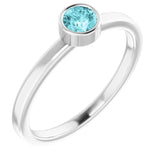 Bague en argent sterling rhodié avec zircon bleu imitation de 4 mm