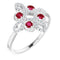 Bague en platine sertie d'un rubis naturel et de diamants naturels (0,125 carat au total), en forme de trèfle.
