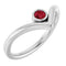 Bague en platine sertie d'un rubis naturel
