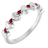 Bague empilable en argent sterling et rubis naturel en forme de cœur