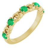 Bague empilable en or jaune 14 carats avec émeraude naturelle