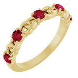 Bague empilable en or jaune 14 carats avec rubis de laboratoire