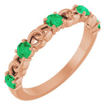 Bague empilable en or rose 14 carats avec émeraude de laboratoire