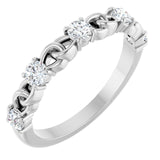 Bague empilable en or blanc 14 carats et saphir blanc naturel