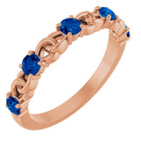 Bague empilable en or rose 14 carats et saphir bleu naturel