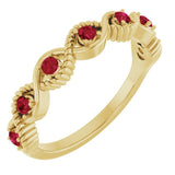 Bague empilable en or jaune 14 carats avec rubis naturel