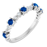 Bague en platine, saphir bleu naturel et diamants naturels (0,25 carat au total)