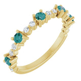 Bague en or 14 carats avec alexandrite de laboratoire jaune et diamants naturels (0,25 carat au total).