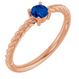 Bague solitaire en or rose 14 carats avec saphir bleu de laboratoire de 4 mm et monture corde