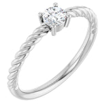 Bague solitaire en or 14 carats avec saphir blanc naturel de 4 mm et monture corde.
