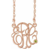 Collier monogramme 3 initiales en péridot imitation rose 14 carats, 20 mm, 45,7 cm (18 pouces), orné d'un pendentif en or rose 14 carats et d'un pendentif en or rose 14 carats.